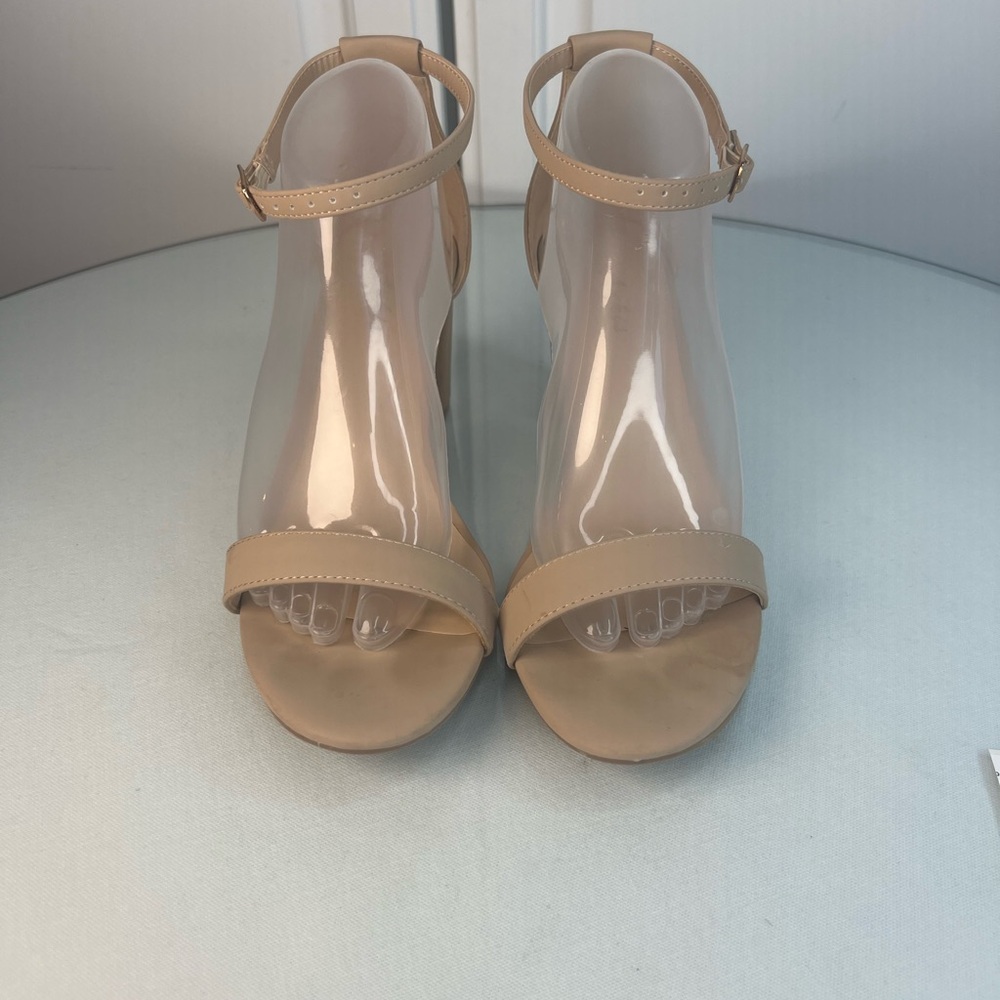 Size10 Ankis Open Toe Ankle Strap Sandals Nude Suede 3” heel
Reg $60 Now$17